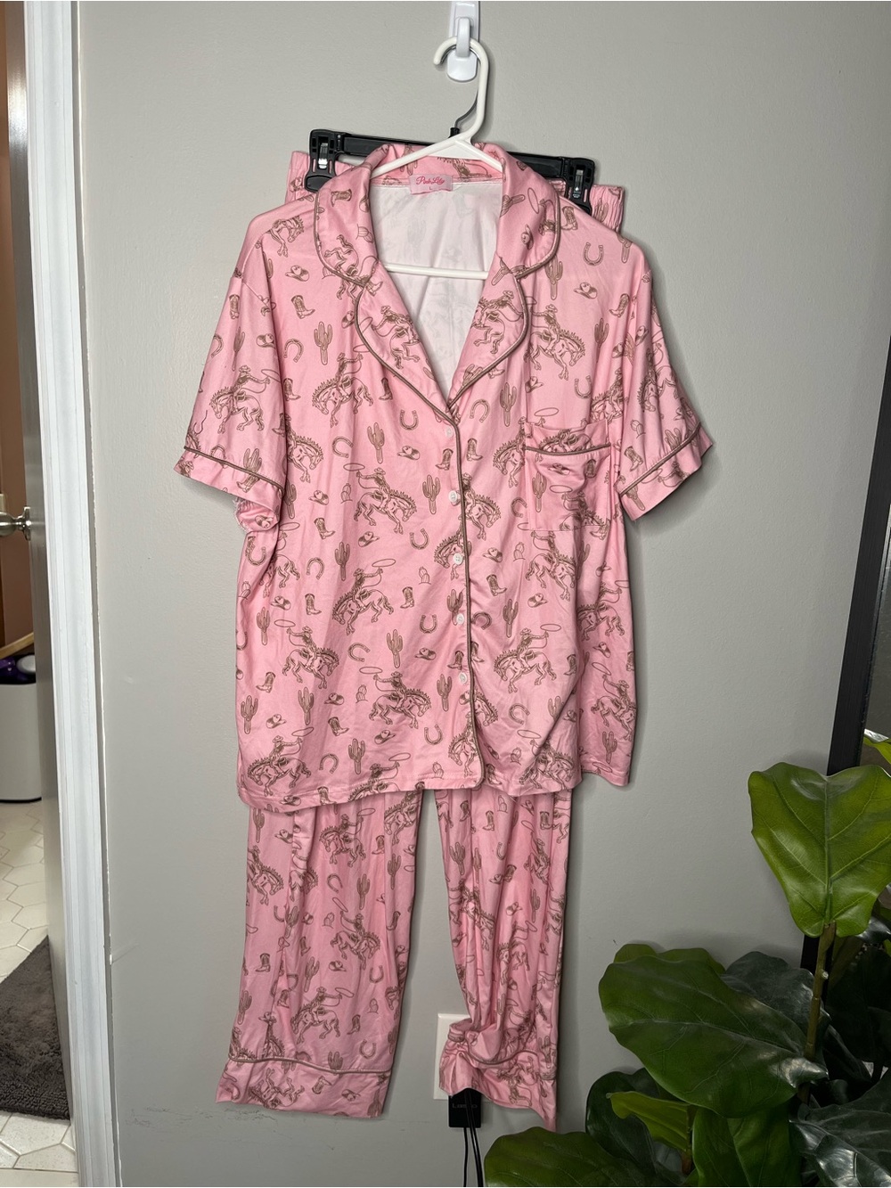 Pink Lily Women's Cowboy Pink Printed Short-Sleeve Pajama Set size large